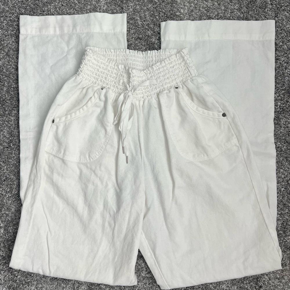 Sonos White Textured Fabric lightweight pants.